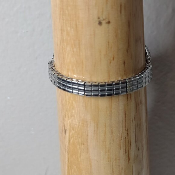 6 Inch Collezio Stretch Watch - Picture 3 of 9